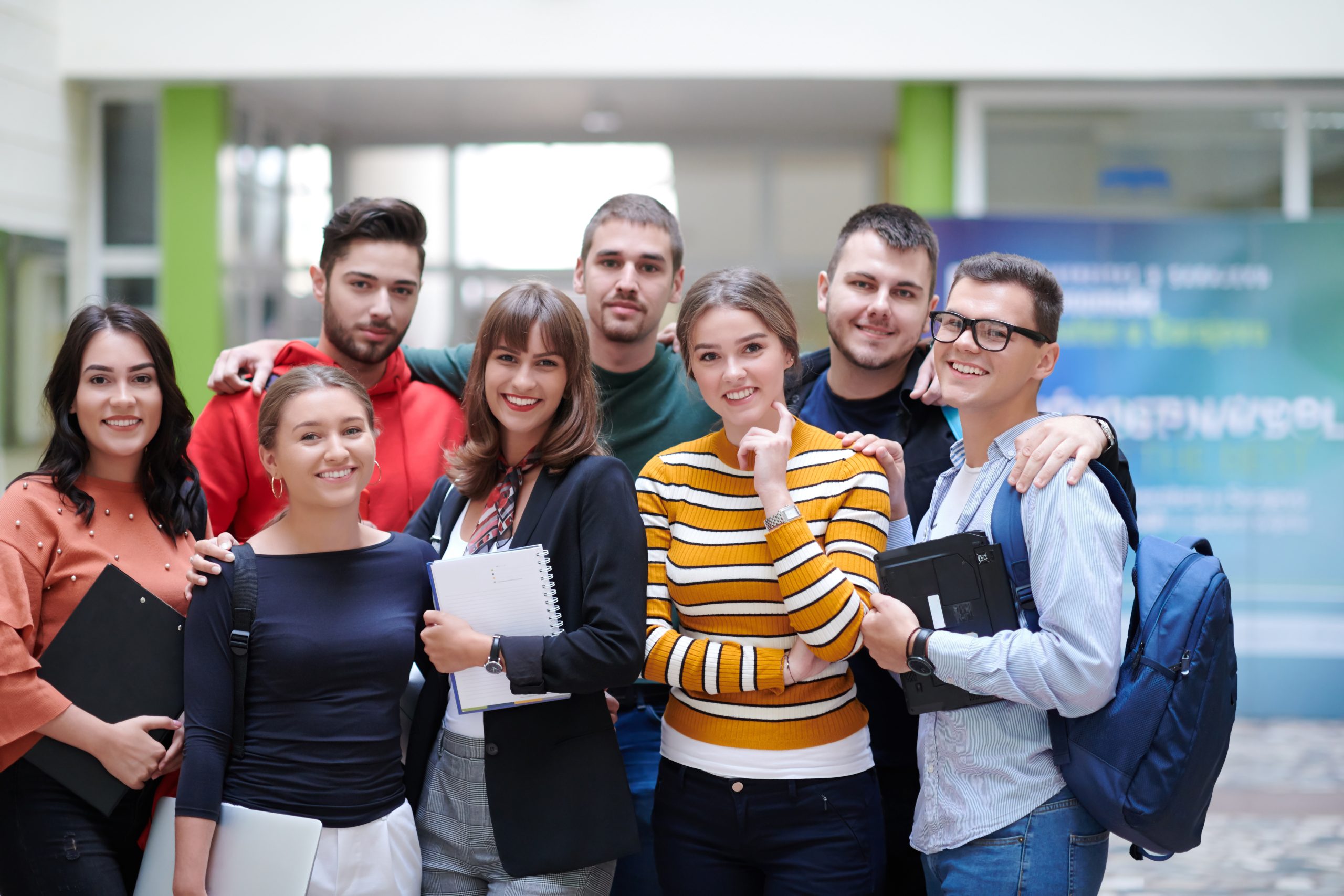 students in modern school using modrn technology